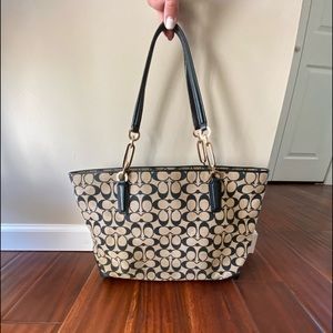 Coach signature shoulder bag -Brown/black like new